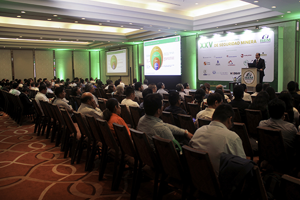 Rubén Vargas Gives Insight on Tailings Dam Design and Management at ISEM's XXV International Mining Safety Seminar