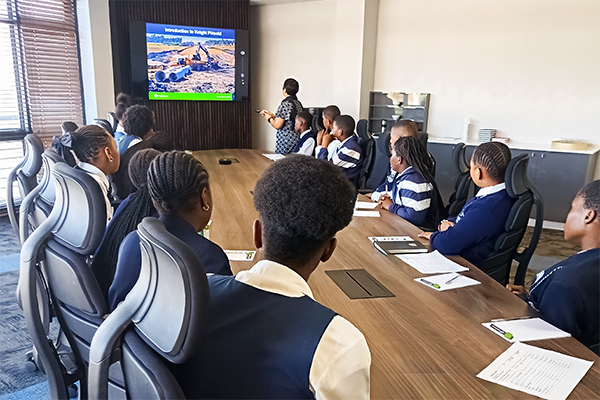 Knight Piésold África Meridional inspira a futuros ingenieros en la iniciativa «Socios por un día» en Ciudad del Cabo