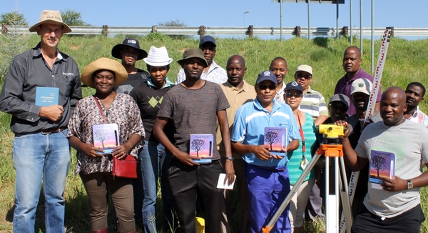 Knight Piésold capacita al personal de Hidrología del Departamento de Asuntos del Agua de Namibia, en la lectura de las inundaciones en ríos intermitentes